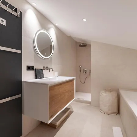 Spacieux Duplex 158 M², 5 Chambres, Proximité Centre, Parking - Fr-1-567-144